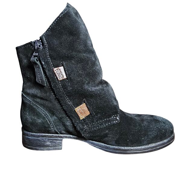 Miz Mooz Yeats Black Suede Flat Ankle Boots Side Zip Buckle EUC 37/ 7 - Picture 9 of 13